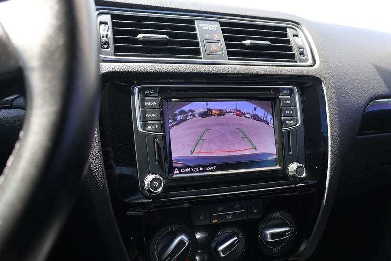 Volkswagen Jetta Sedan Vehicle Full-screen Gallery Image 28