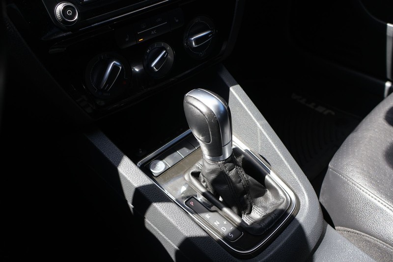 Volkswagen Jetta Sedan Vehicle Full-screen Gallery Image 29
