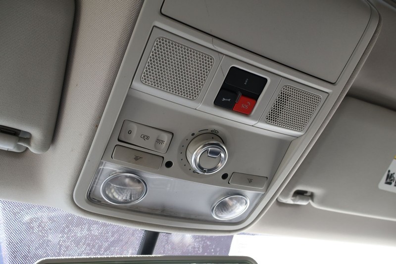 Volkswagen Jetta Sedan Vehicle Full-screen Gallery Image 30