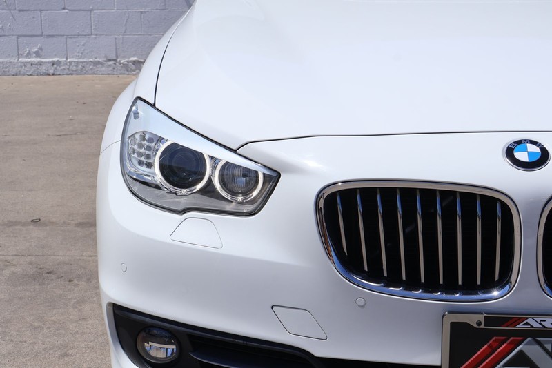 BMW 5 Series Gran Turismo Vehicle Full-screen Gallery Image 03
