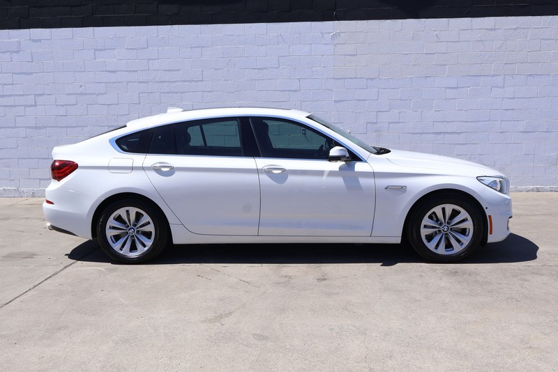 BMW 5 Series Gran Turismo Vehicle Full-screen Gallery Image 04