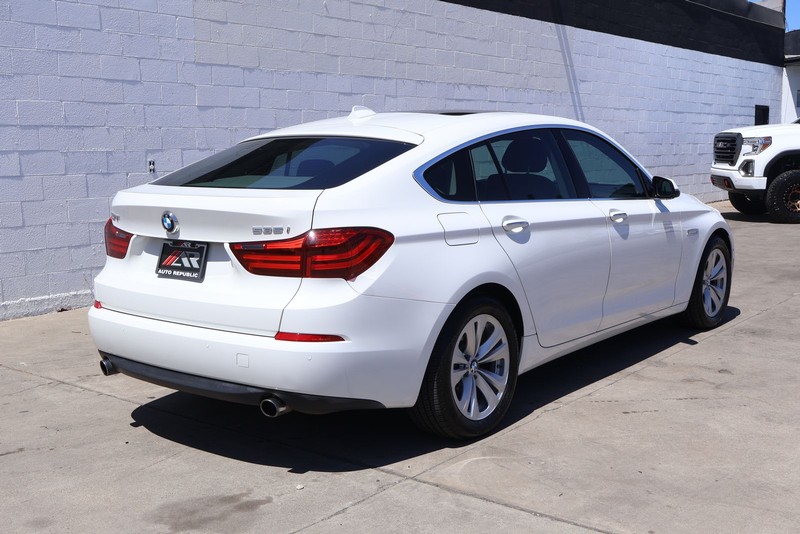 BMW 5 Series Gran Turismo Vehicle Full-screen Gallery Image 05
