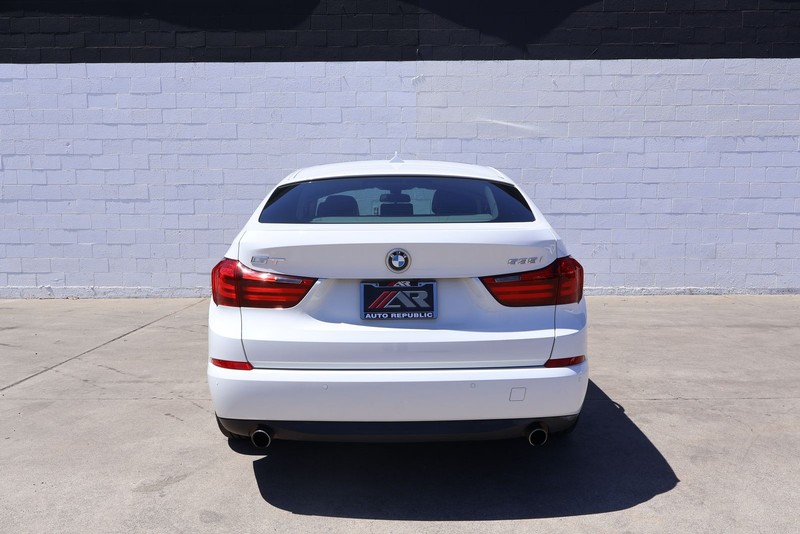 BMW 5 Series Gran Turismo Vehicle Full-screen Gallery Image 06