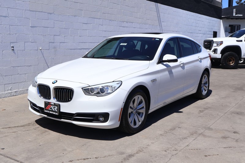 BMW 5 Series Gran Turismo Vehicle Full-screen Gallery Image 12