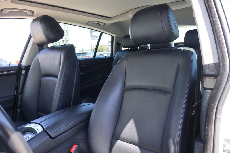 BMW 5 Series Gran Turismo Vehicle Full-screen Gallery Image 17
