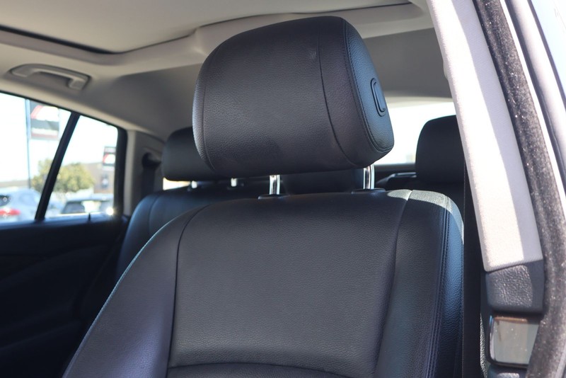 BMW 5 Series Gran Turismo Vehicle Full-screen Gallery Image 18
