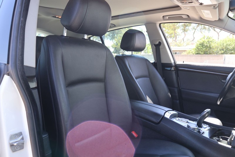 BMW 5 Series Gran Turismo Vehicle Full-screen Gallery Image 20
