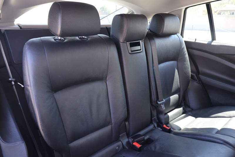 BMW 5 Series Gran Turismo Vehicle Full-screen Gallery Image 21