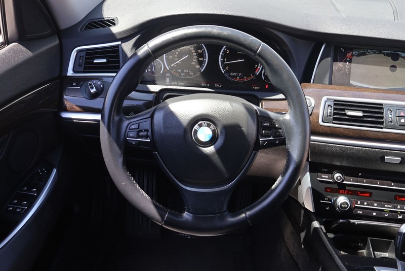 BMW 5 Series Gran Turismo Vehicle Full-screen Gallery Image 24