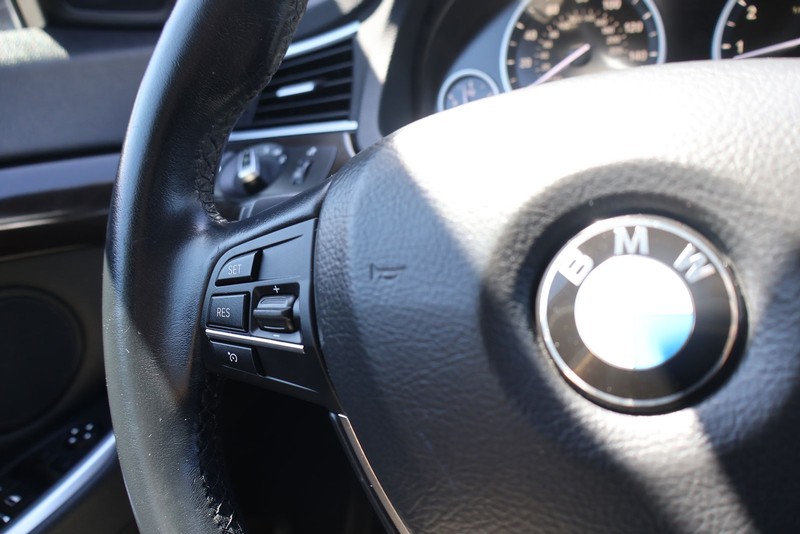 BMW 5 Series Gran Turismo Vehicle Full-screen Gallery Image 25