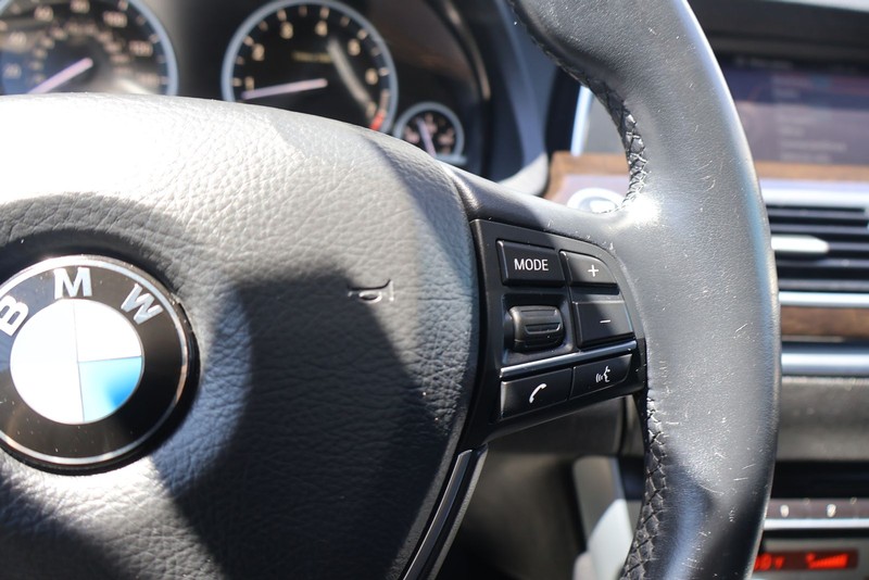 BMW 5 Series Gran Turismo Vehicle Full-screen Gallery Image 26