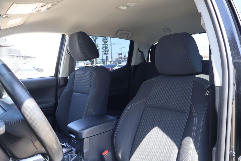 Toyota Tacoma 4WD Vehicle Full-screen Gallery Image 15