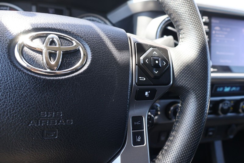 Toyota Tacoma 4WD Vehicle Full-screen Gallery Image 24