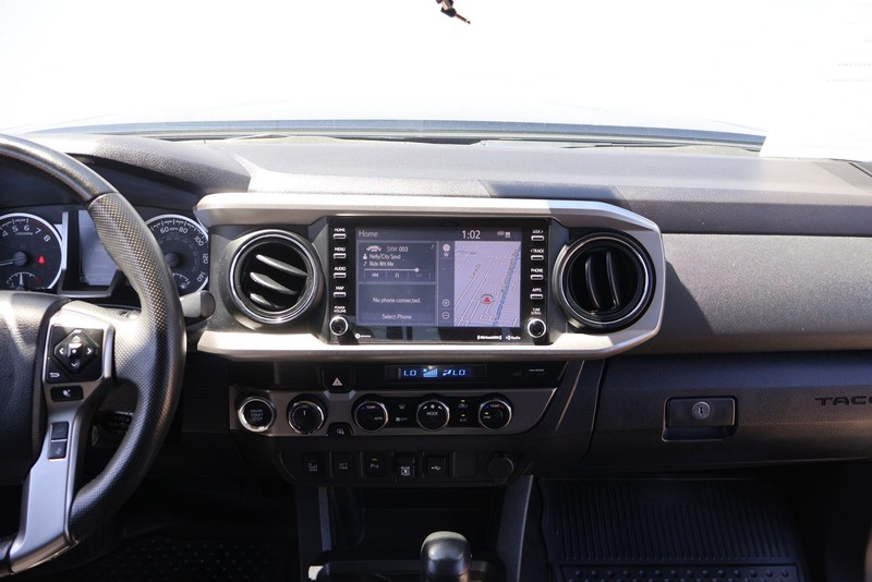 Toyota Tacoma 4WD Vehicle Full-screen Gallery Image 25