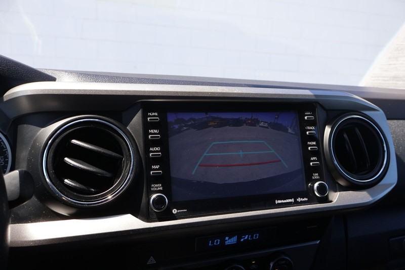 Toyota Tacoma 4WD Vehicle Full-screen Gallery Image 27