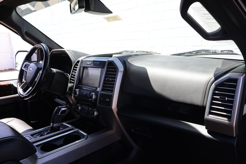 Ford F-150 Vehicle Full-screen Gallery Image 18