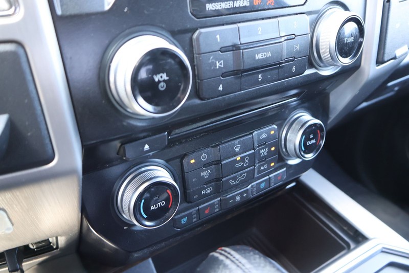 Ford F-150 Vehicle Full-screen Gallery Image 30