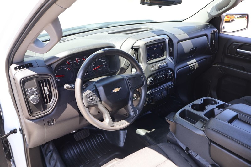 Chevrolet Silverado 1500 Vehicle Full-screen Gallery Image 15