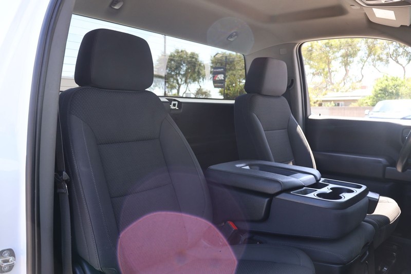 Chevrolet Silverado 1500 Vehicle Full-screen Gallery Image 18