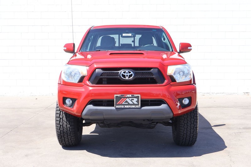 Toyota Tacoma Vehicle Full-screen Gallery Image 02