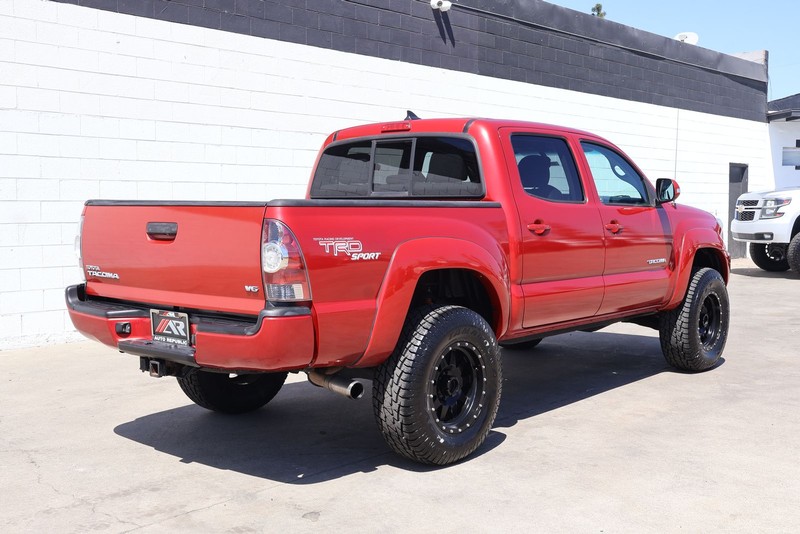 Toyota Tacoma Vehicle Full-screen Gallery Image 05