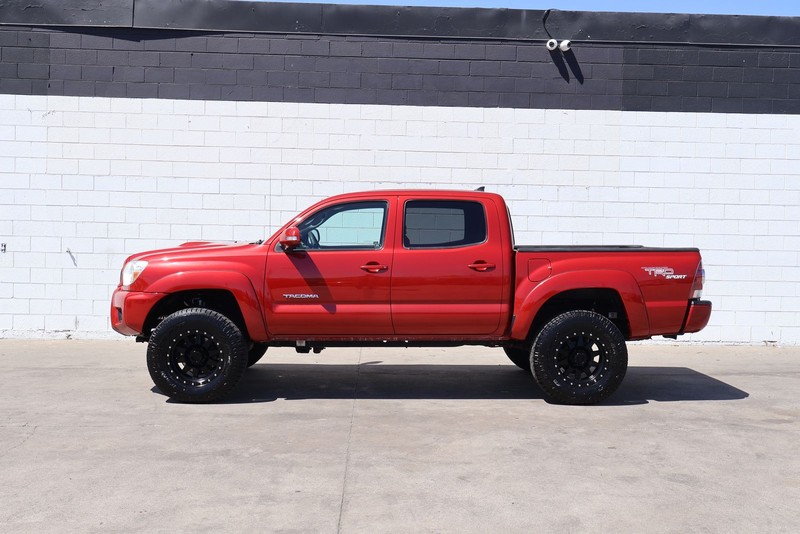 Toyota Tacoma Vehicle Full-screen Gallery Image 10