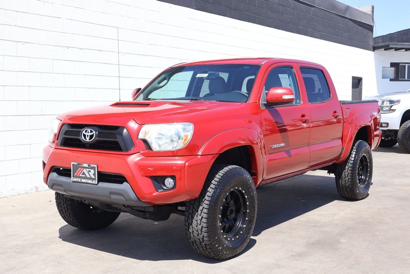 Toyota Tacoma Vehicle Full-screen Gallery Image 11