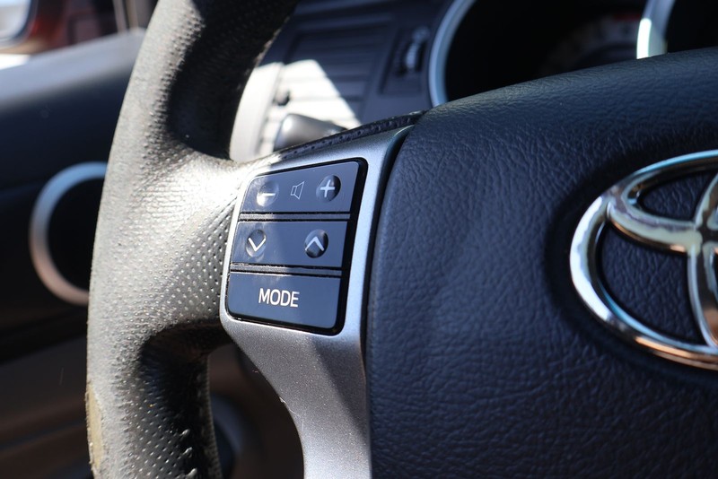 Toyota Tacoma Vehicle Full-screen Gallery Image 25