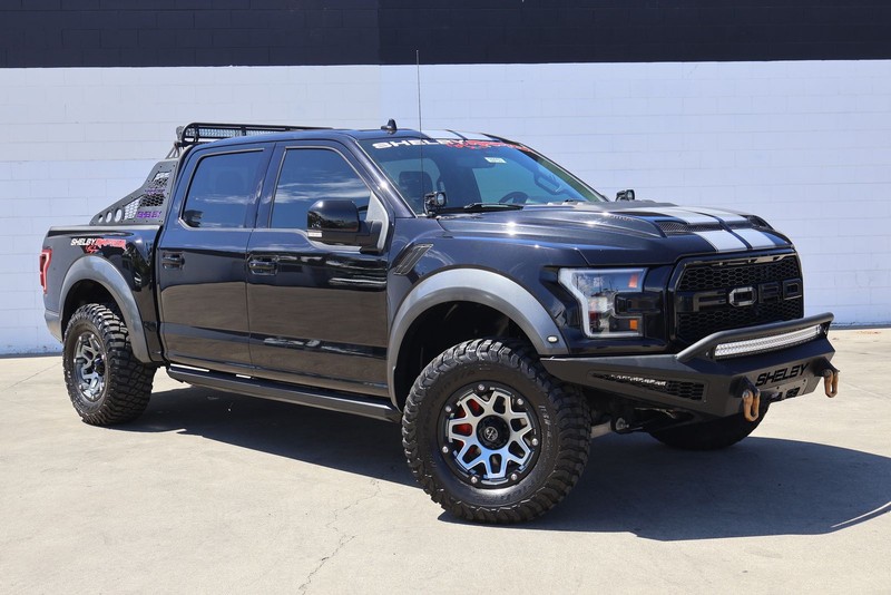 Ford F-150 Vehicle Full-screen Gallery Image 01