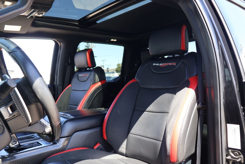 Ford F-150 Vehicle Full-screen Gallery Image 17