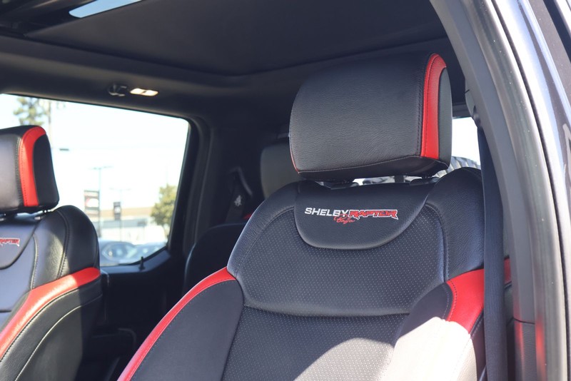 Ford F-150 Vehicle Full-screen Gallery Image 18