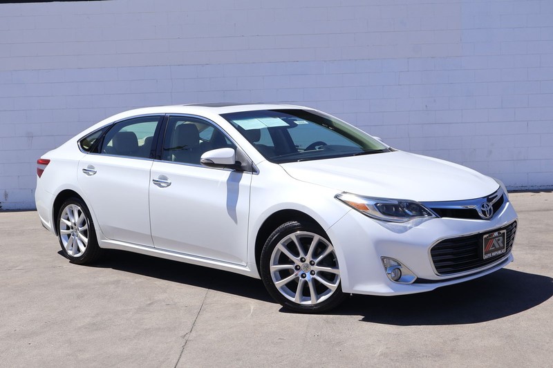 Toyota Avalon Vehicle Full-screen Gallery Image 01