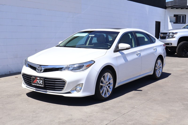Toyota Avalon Vehicle Full-screen Gallery Image 11
