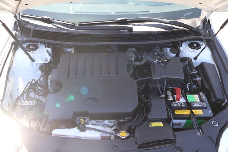 Toyota Avalon Vehicle Full-screen Gallery Image 12