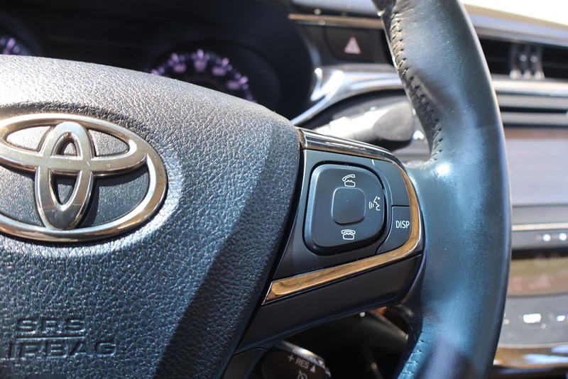 Toyota Avalon Vehicle Full-screen Gallery Image 25