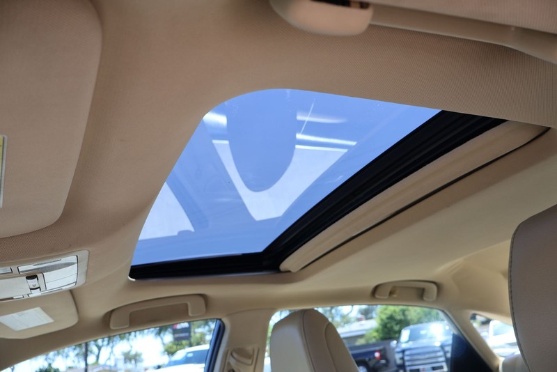 Toyota Avalon Vehicle Full-screen Gallery Image 31
