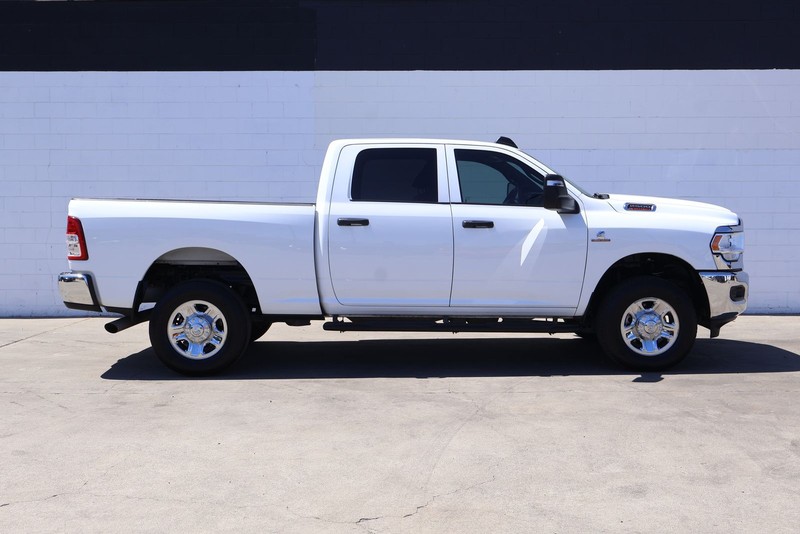 Ram 2500 Vehicle Full-screen Gallery Image 01