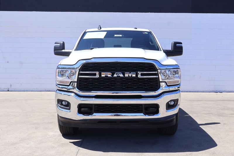 Ram 2500 Vehicle Full-screen Gallery Image 03