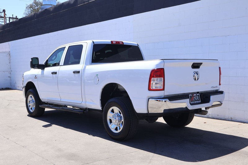 Ram 2500 Vehicle Full-screen Gallery Image 09