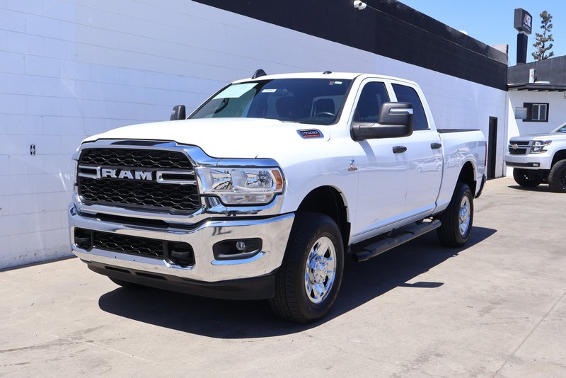 Ram 2500 Vehicle Full-screen Gallery Image 11