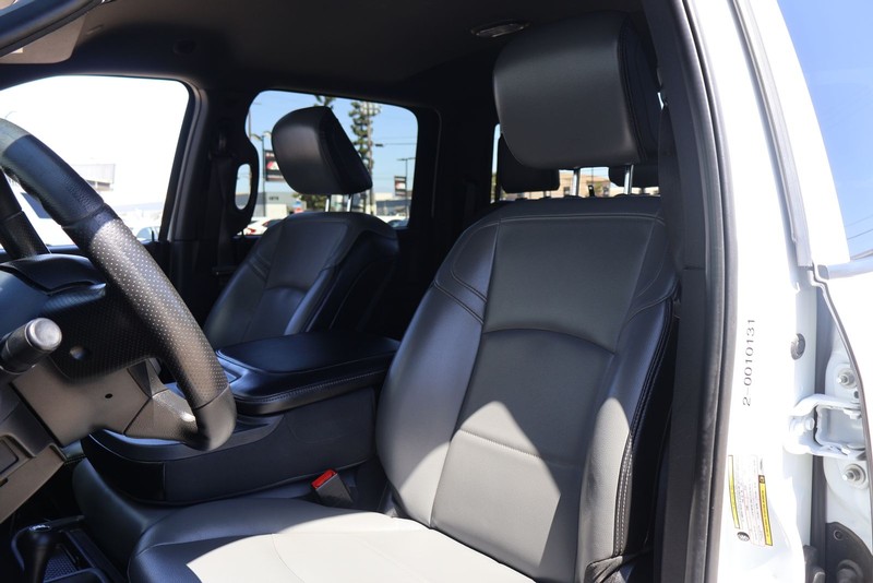 Ram 2500 Vehicle Full-screen Gallery Image 16