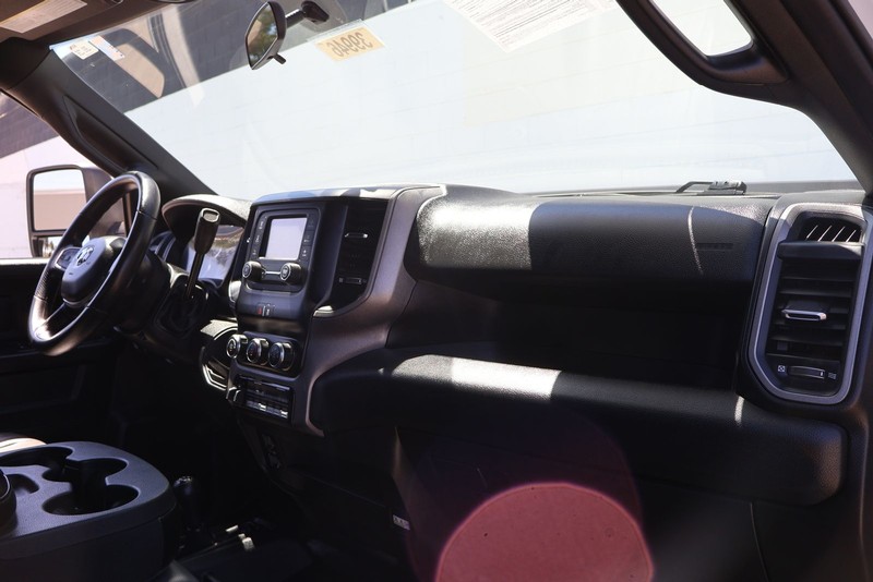 Ram 2500 Vehicle Full-screen Gallery Image 18