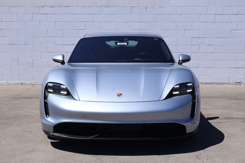 Porsche Taycan Vehicle Full-screen Gallery Image 02