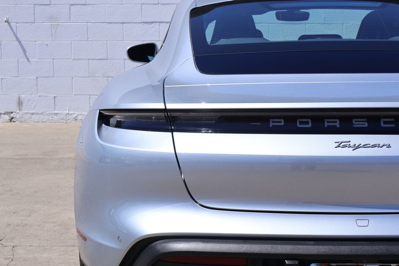 Porsche Taycan Vehicle Full-screen Gallery Image 07