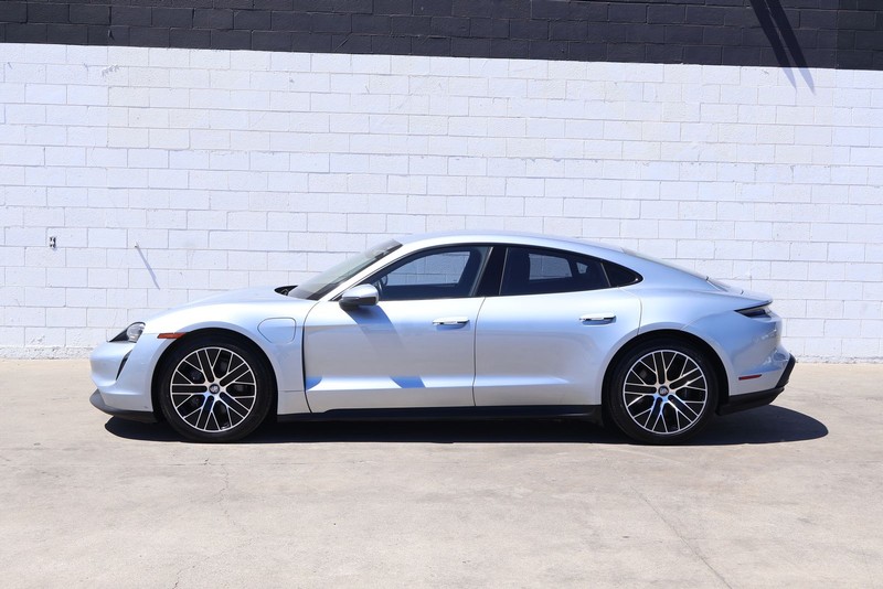 Porsche Taycan Vehicle Full-screen Gallery Image 11