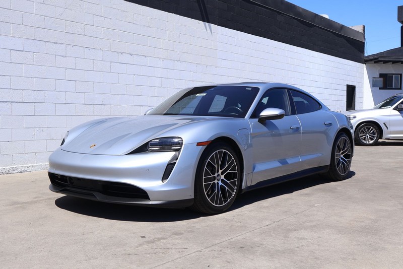 Porsche Taycan Vehicle Full-screen Gallery Image 12