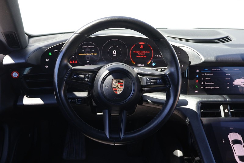 Porsche Taycan Vehicle Full-screen Gallery Image 24