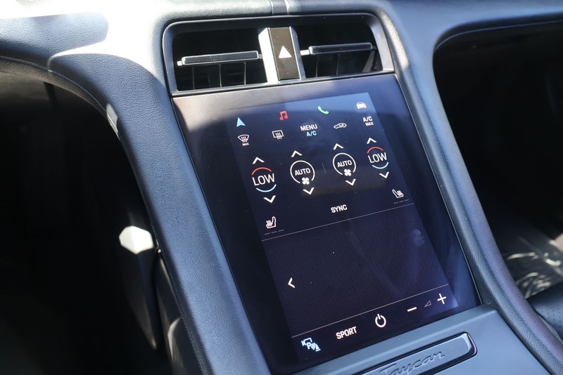 Porsche Taycan Vehicle Full-screen Gallery Image 30