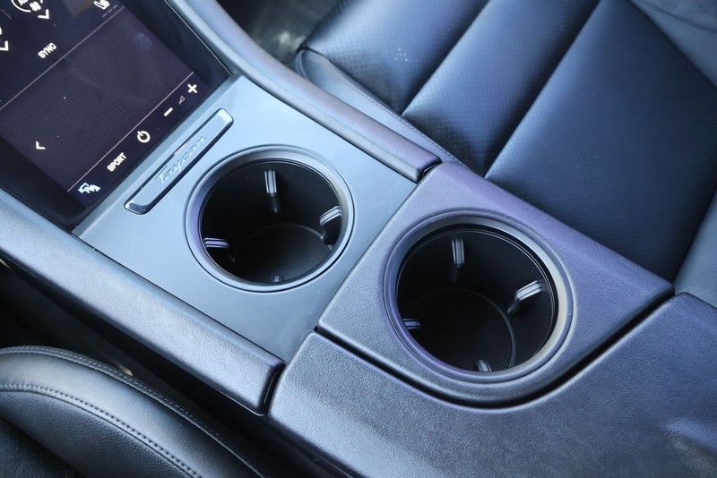Porsche Taycan Vehicle Full-screen Gallery Image 31