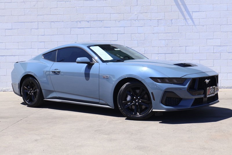 Ford Mustang Vehicle Full-screen Gallery Image 01